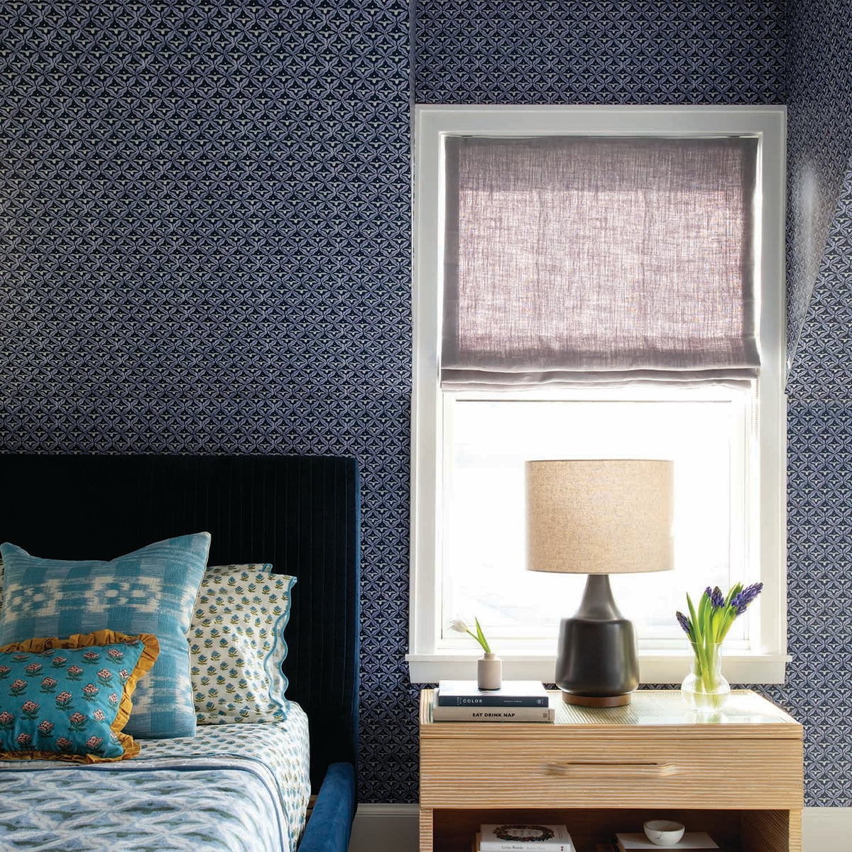 Image of Samara in Dark Blue Wallpaper