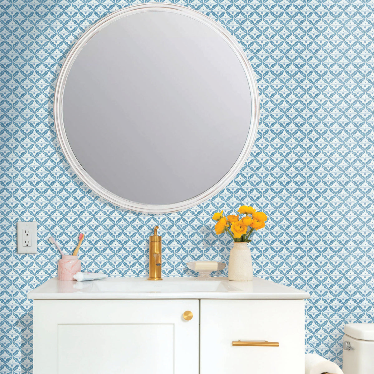 Image of Samara in Light Blue Wallpaper