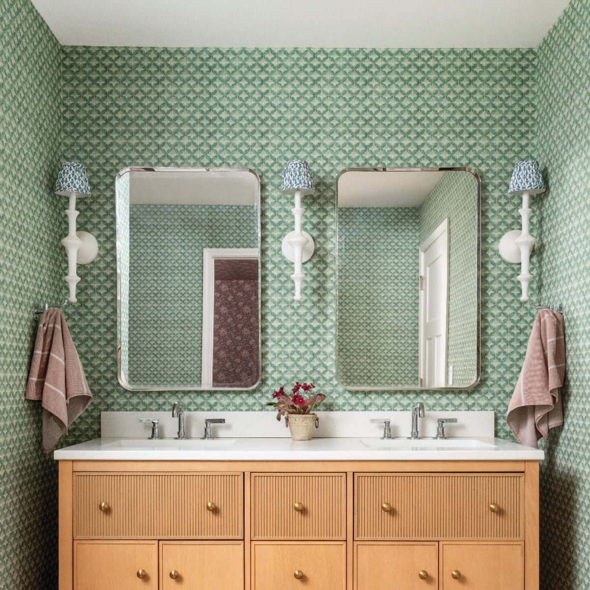 Samara in Green wallpaper.